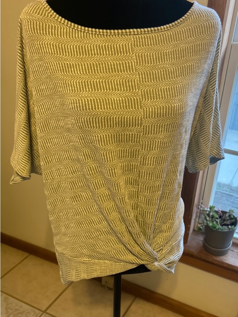 Daytrip from buckle Chevron Knit Top - Light Olive & Cream